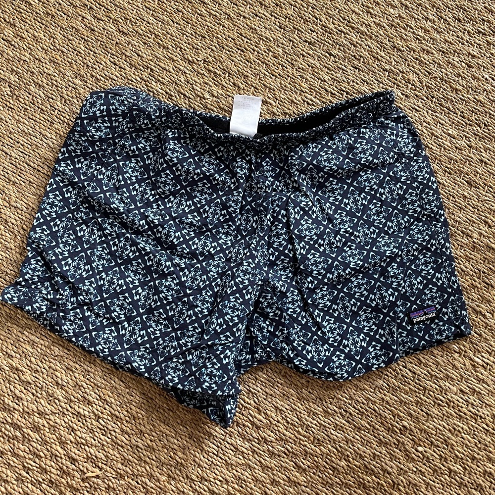 Navy and blue women’s patagonia baggies